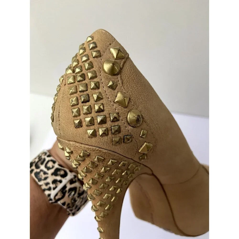 ✨2/$20✨ Vince Camuto Women's Tan‎ High Heels with Gold Tacks Pumps Size 6